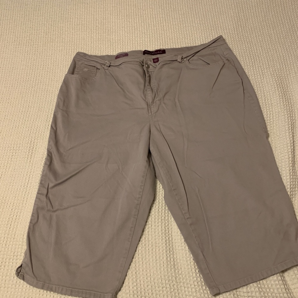 Gloria Vanderbilt Grey denim capris